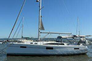 Picture Perfect 2022 Catalina 425 Yacht For Sale in Atlantic Highlands NJ