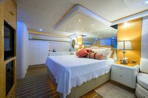 LOST TEXAN 80ft Lazzara Yachts Yacht For Sale