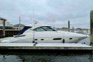 Equinox 2010 Sea Ray 470 Sundancer Yacht For Sale in Warwick RI