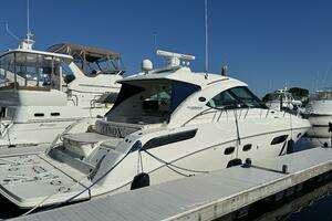 Equinox 2010 Sea Ray 470 Sundancer Yacht For Sale in Warwick RI