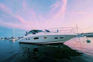 Equinox 2010 Sea Ray 470 Sundancer Yacht For Sale in Warwick RI