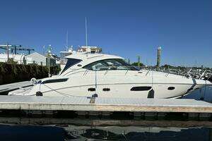 Equinox 2010 Sea Ray 470 Sundancer Yacht For Sale in Warwick RI