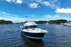2020 Cutwater C-32 CB thumbnail 1