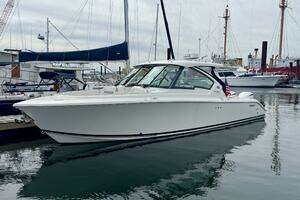 Shep's Ahoy 2022 Pursuit DC 326 Yacht For Sale in Boston MA