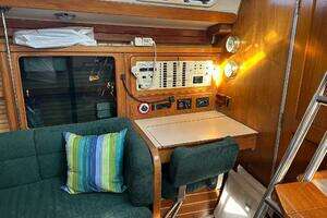 1997 Catalina Morgan 38 thumbnail 36