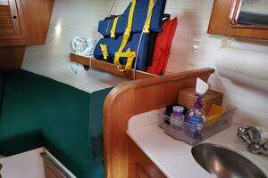 1997 Catalina Morgan 38 thumbnail 51