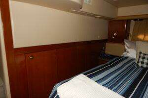 2005 Meridian 408 Motor Yacht thumbnail 19