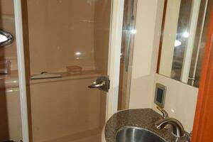 2005 Meridian 408 Motor Yacht thumbnail 7
