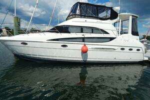 2005 Meridian 408 Motor Yacht thumbnail 1