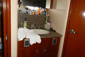 2005 Meridian 408 Motor Yacht thumbnail 23
