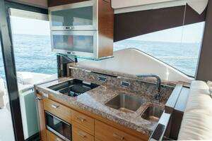 2017 Tiara Yachts C53 Coupe thumbnail 21