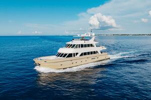 AURELIA Worth Avenue Yachts