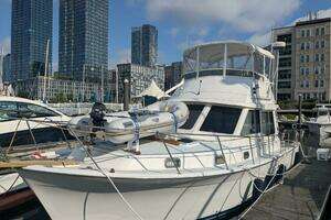1988 Cape Dory 36 Flybridge Sedan Fast Trawler thumbnail 3