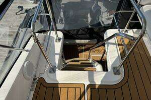 1998 Sea Ray 550 Sedan Bridge thumbnail 11