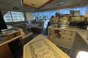 1998 Sea Ray 550 Sedan Bridge thumbnail 24