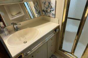 1998 Sea Ray 550 Sedan Bridge thumbnail 41