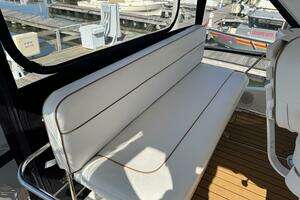 1998 Sea Ray 550 Sedan Bridge thumbnail 9