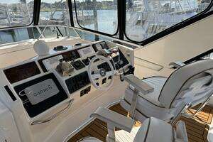 1998 Sea Ray 550 Sedan Bridge thumbnail 6