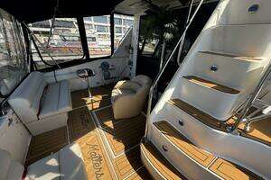 1998 Sea Ray 550 Sedan Bridge thumbnail 13