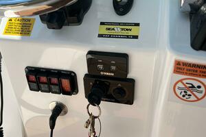 27ft Everglades Yacht For Sale
