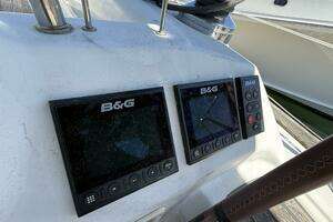 2010 Beneteau Oceanis 43 thumbnail 19