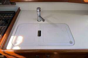 2010 Beneteau Oceanis 43 thumbnail 43
