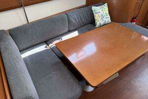 2010 Beneteau Oceanis 43 thumbnail 26