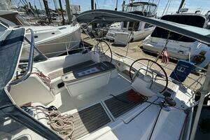 2010 Beneteau Oceanis 43 thumbnail 13