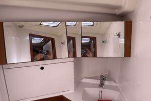 2010 Beneteau Oceanis 43 thumbnail 62
