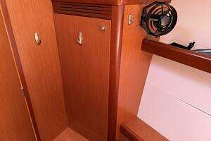 2010 Beneteau Oceanis 43 thumbnail 60