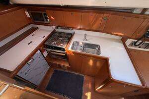 2010 Beneteau Oceanis 43 thumbnail 34