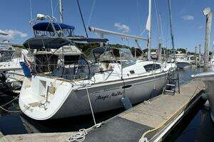 2010 Beneteau Oceanis 43 thumbnail 4