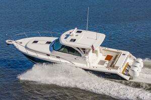 2017 Pursuit 385 OS Yacht For Sale in Queenstown MD