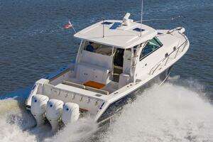  2017 Pursuit 385 OS Yacht For Sale in Queenstown MD