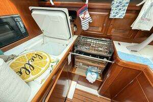 2003 Beneteau 361 thumbnail 25