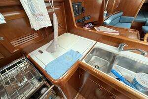2003 Beneteau 361 thumbnail 24