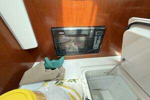 2003 Beneteau 361 thumbnail 23