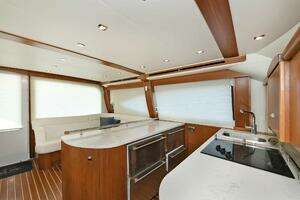 2015 Tiara Yachts 48 Convertible thumbnail 14