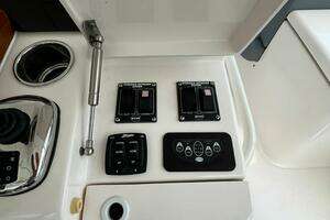 2015 Tiara Yachts 48 Convertible thumbnail 13