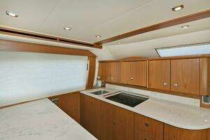 2015 Tiara Yachts 48 Convertible thumbnail 15