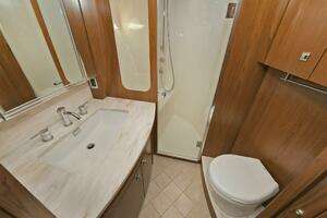 2015 Tiara Yachts 48 Convertible thumbnail 42