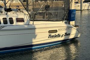 Treinta y Tres 33ft Hunter Yacht For Sale