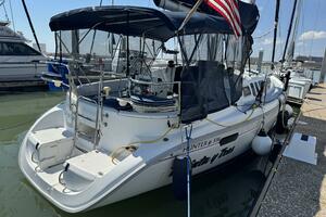 Treinta y Tres 33ft Hunter Yacht For Sale