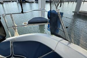 Treinta y Tres 33ft Hunter Yacht For Sale