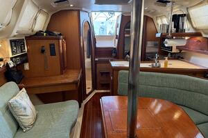 Treinta y Tres 33ft Hunter Yacht For Sale