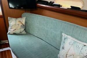 Treinta y Tres 33ft Hunter Yacht For Sale