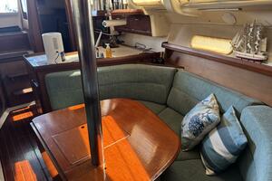 Treinta y Tres 33ft Hunter Yacht For Sale