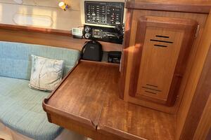 Treinta y Tres 33ft Hunter Yacht For Sale