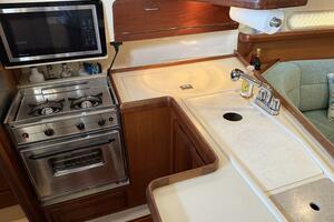 Treinta y Tres 33ft Hunter Yacht For Sale
