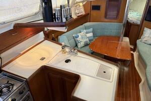Treinta y Tres 33ft Hunter Yacht For Sale